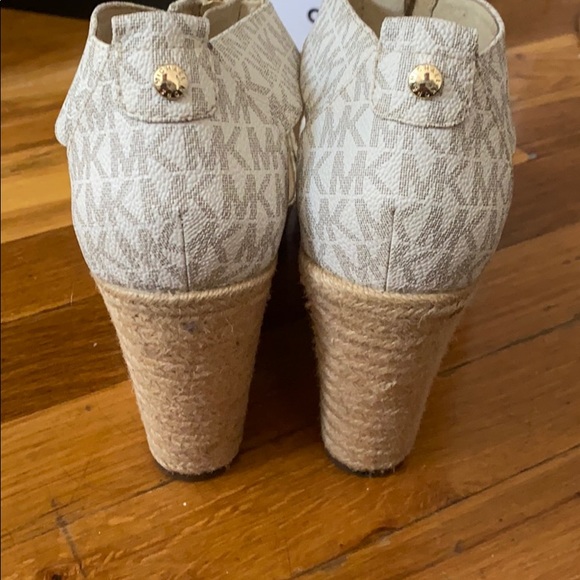 MK WEDGES!! LOOKS BRAND NEW!! - Picture 2 of 3